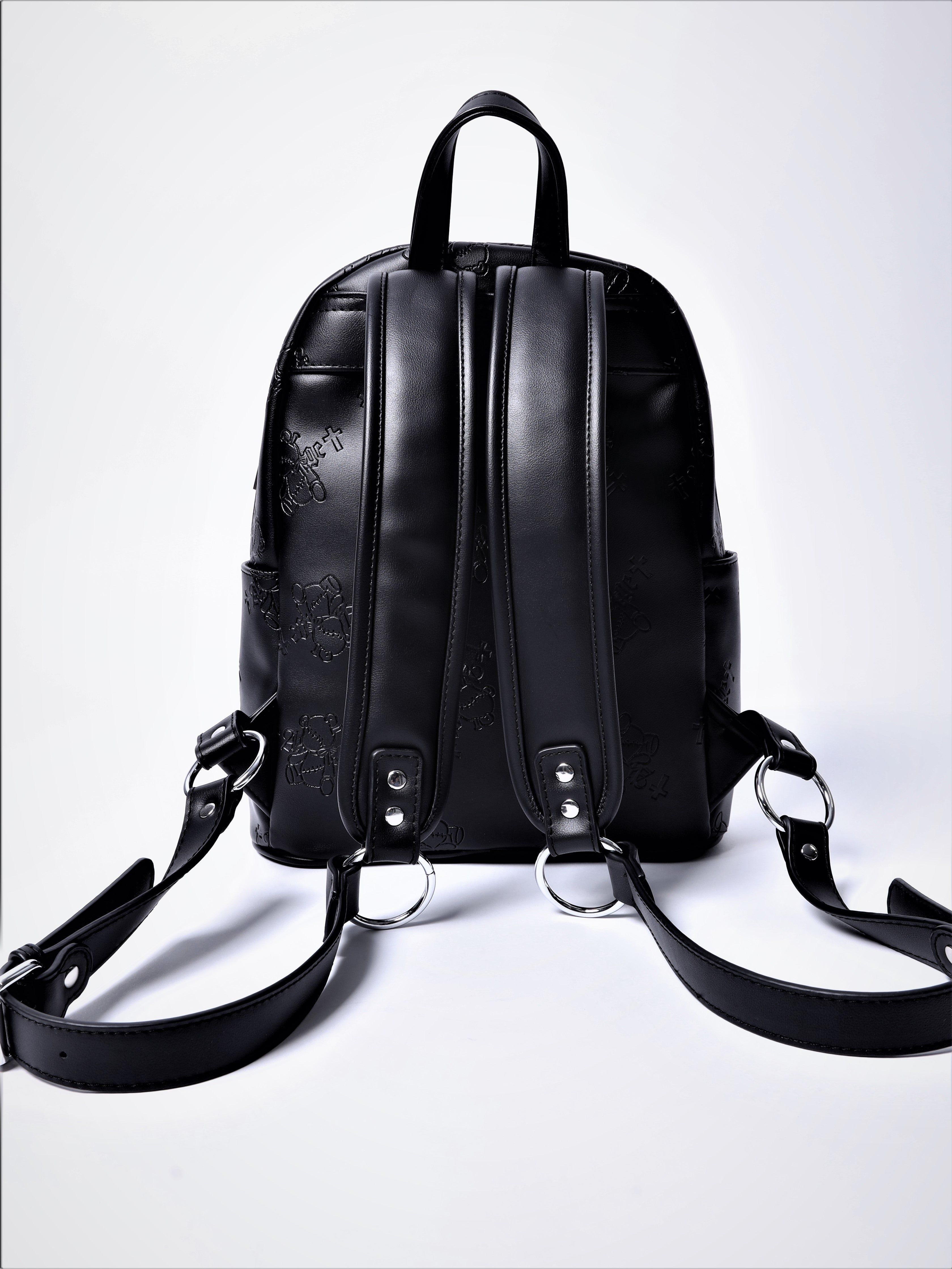 くぎベア型押し総柄リュック