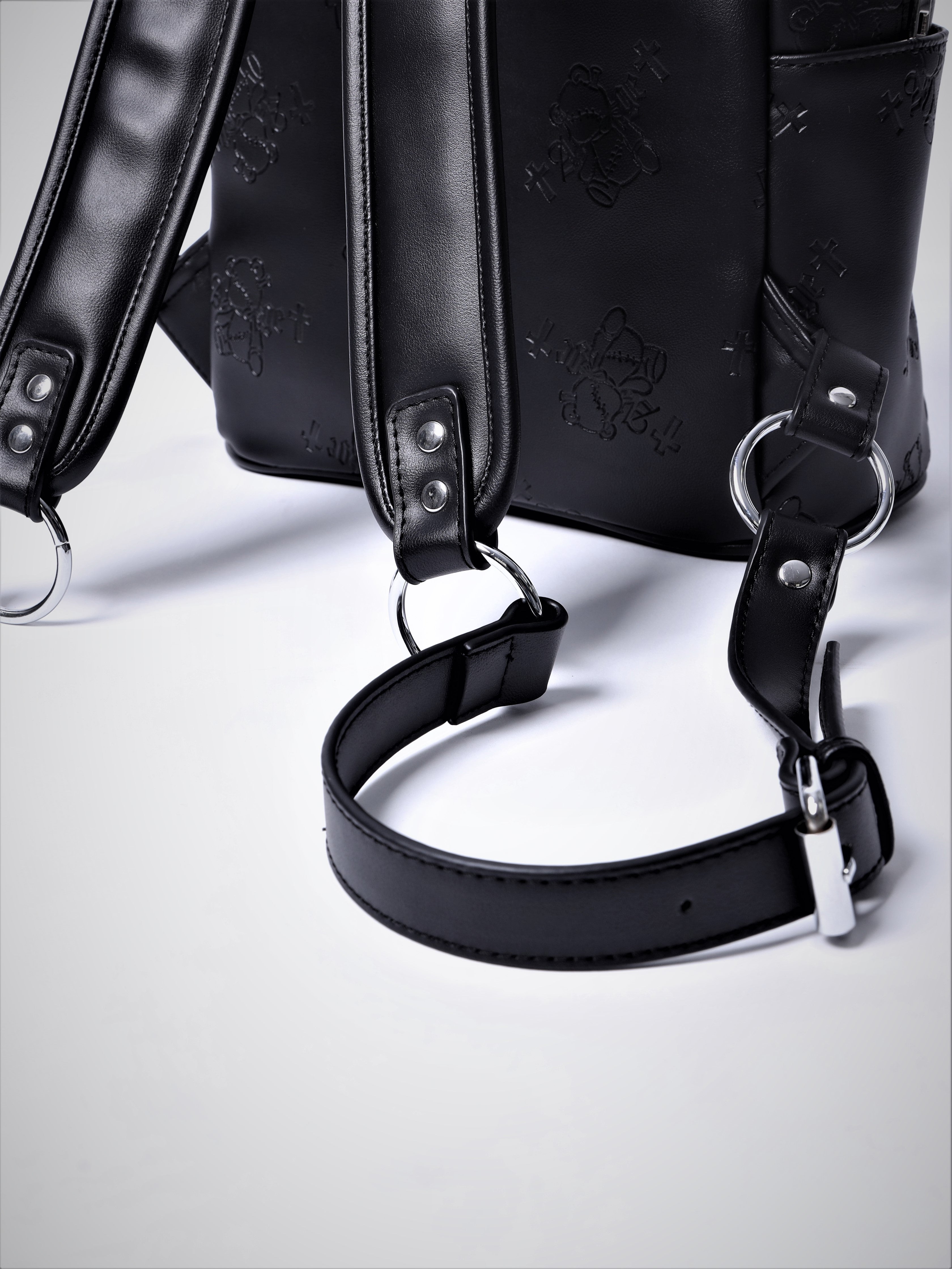 くぎベア型押し総柄リュック