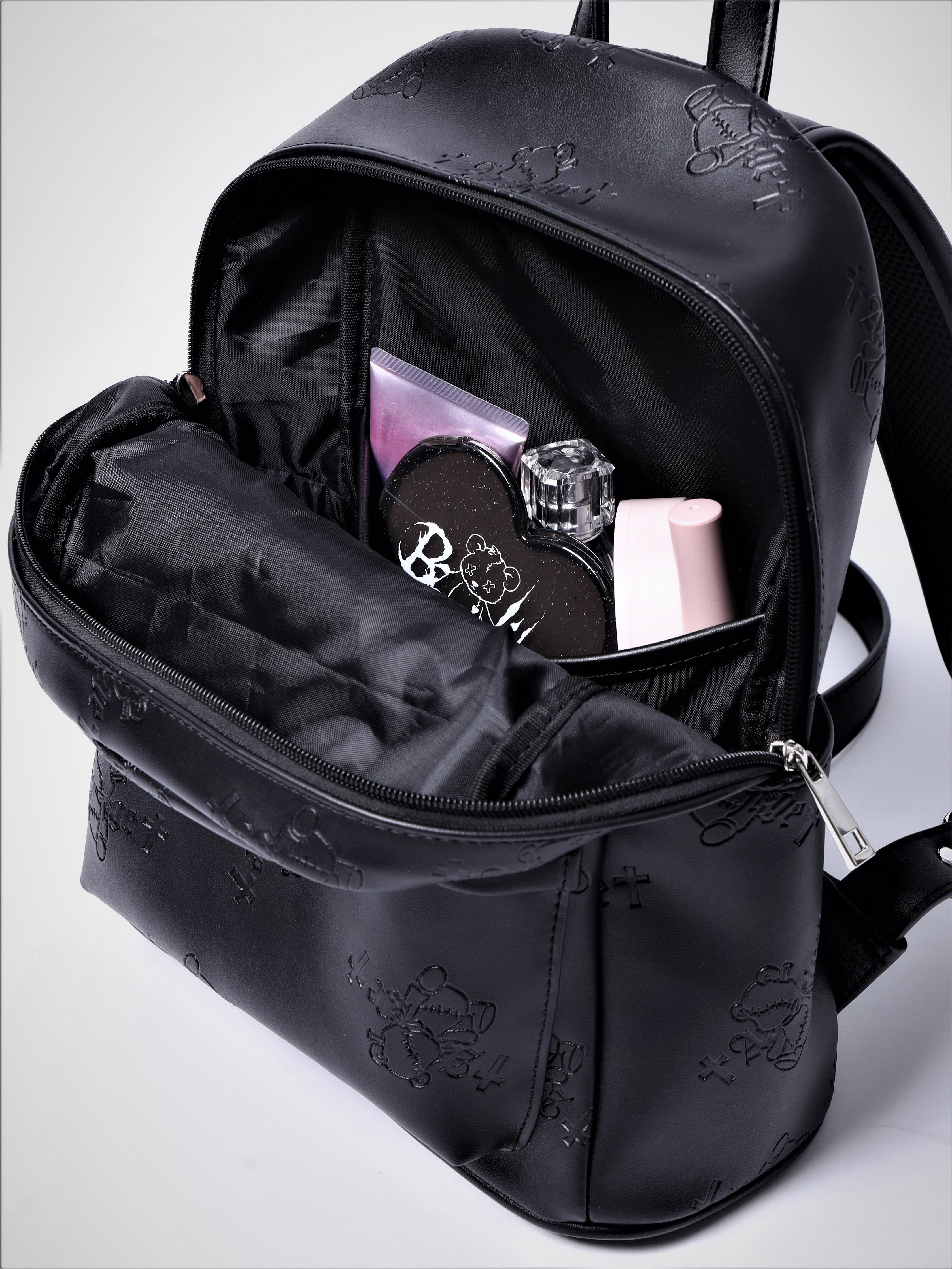 くぎベア型押し総柄リュック