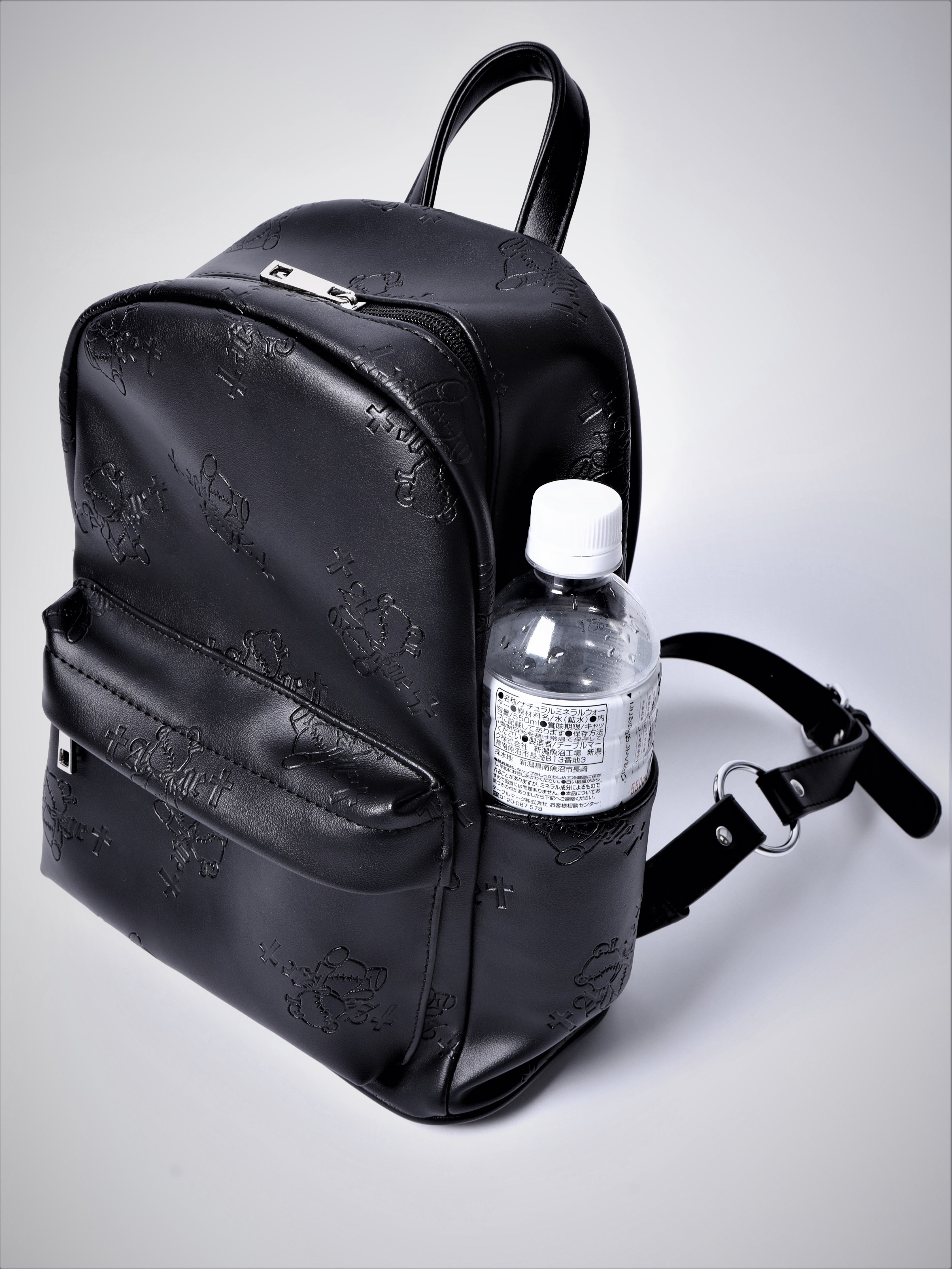 くぎベア型押し総柄リュック