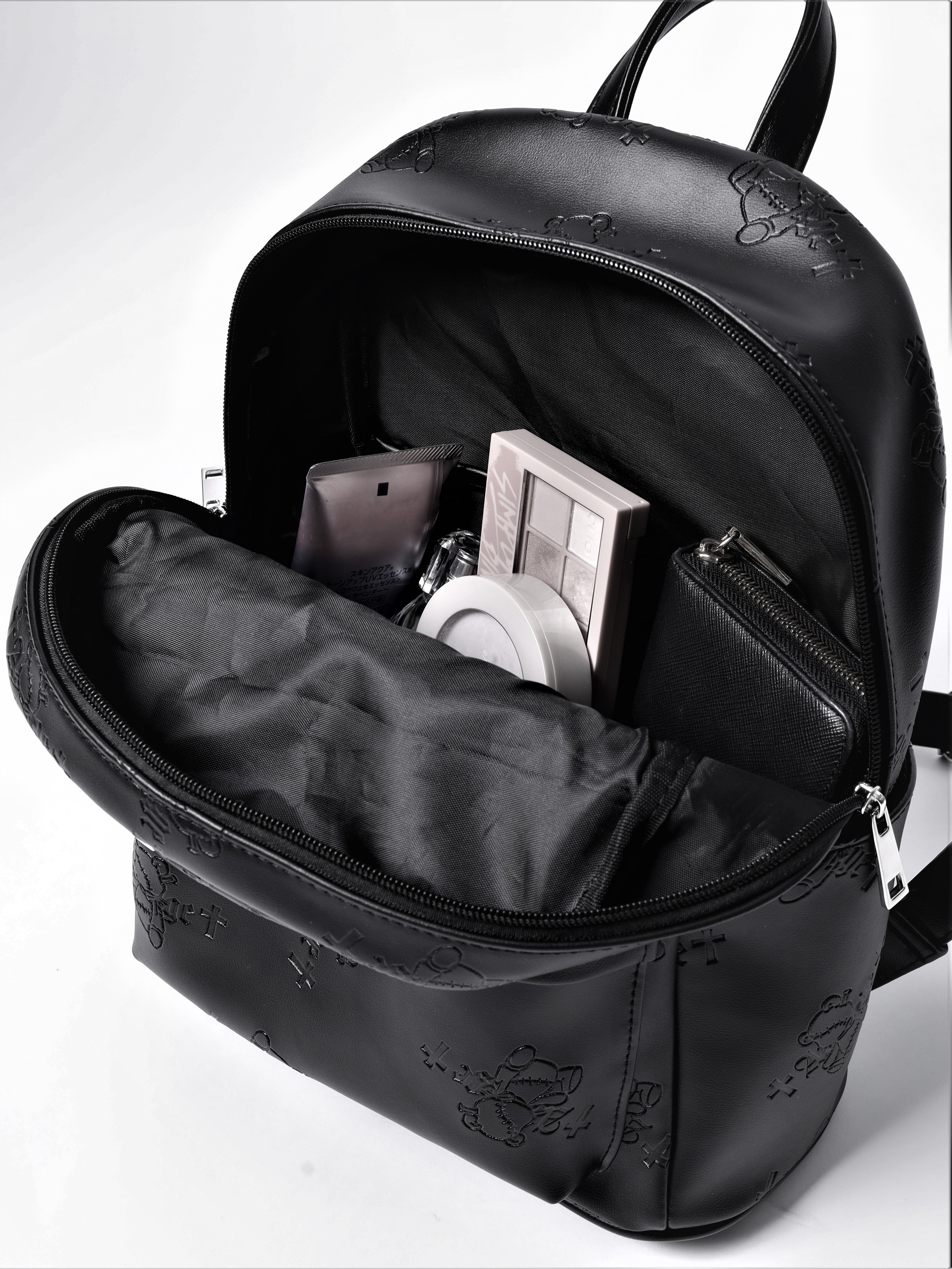 くぎベア型押し総柄リュック