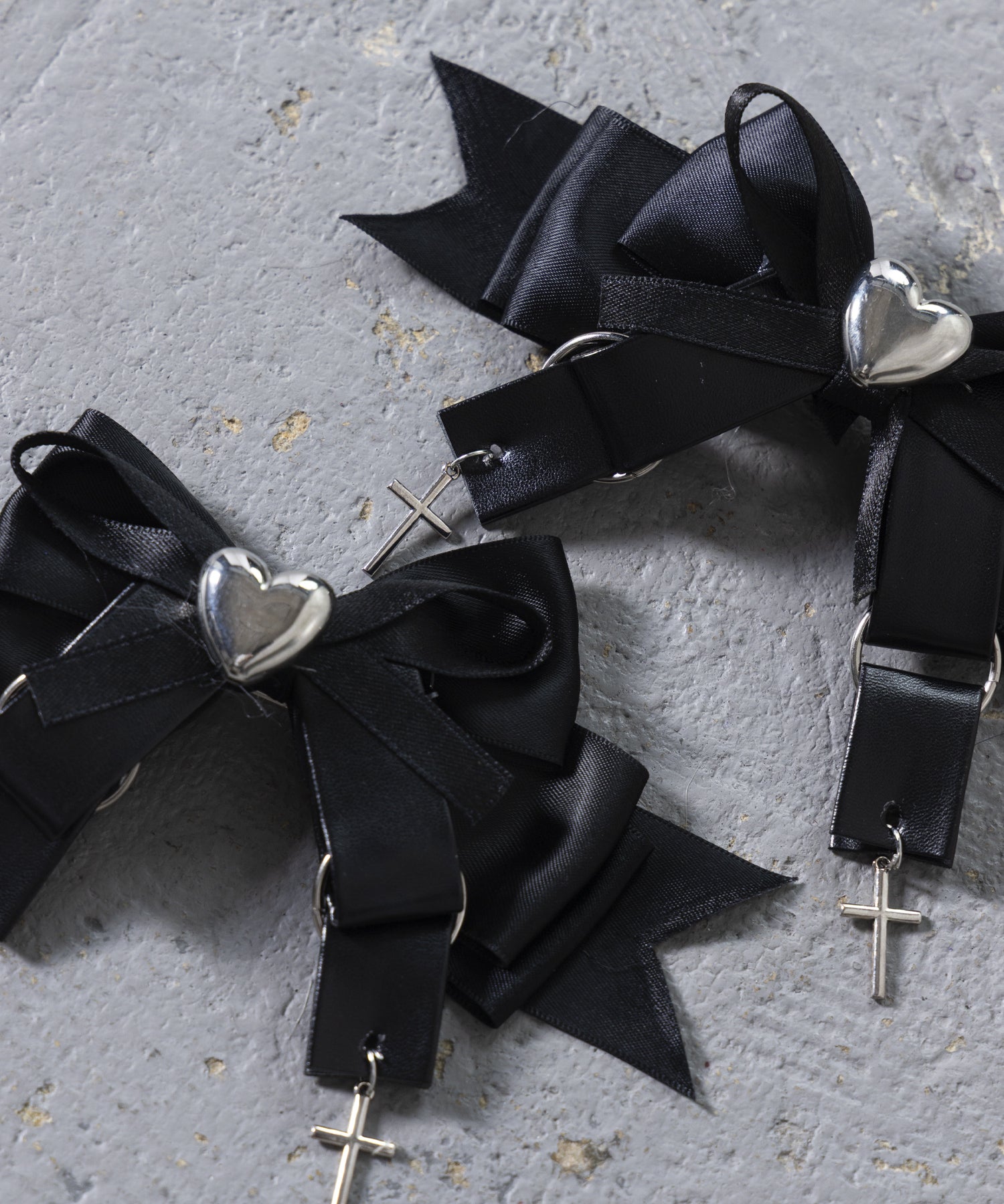 【Asheri-アシェリ-】ハートクロス付きリボン