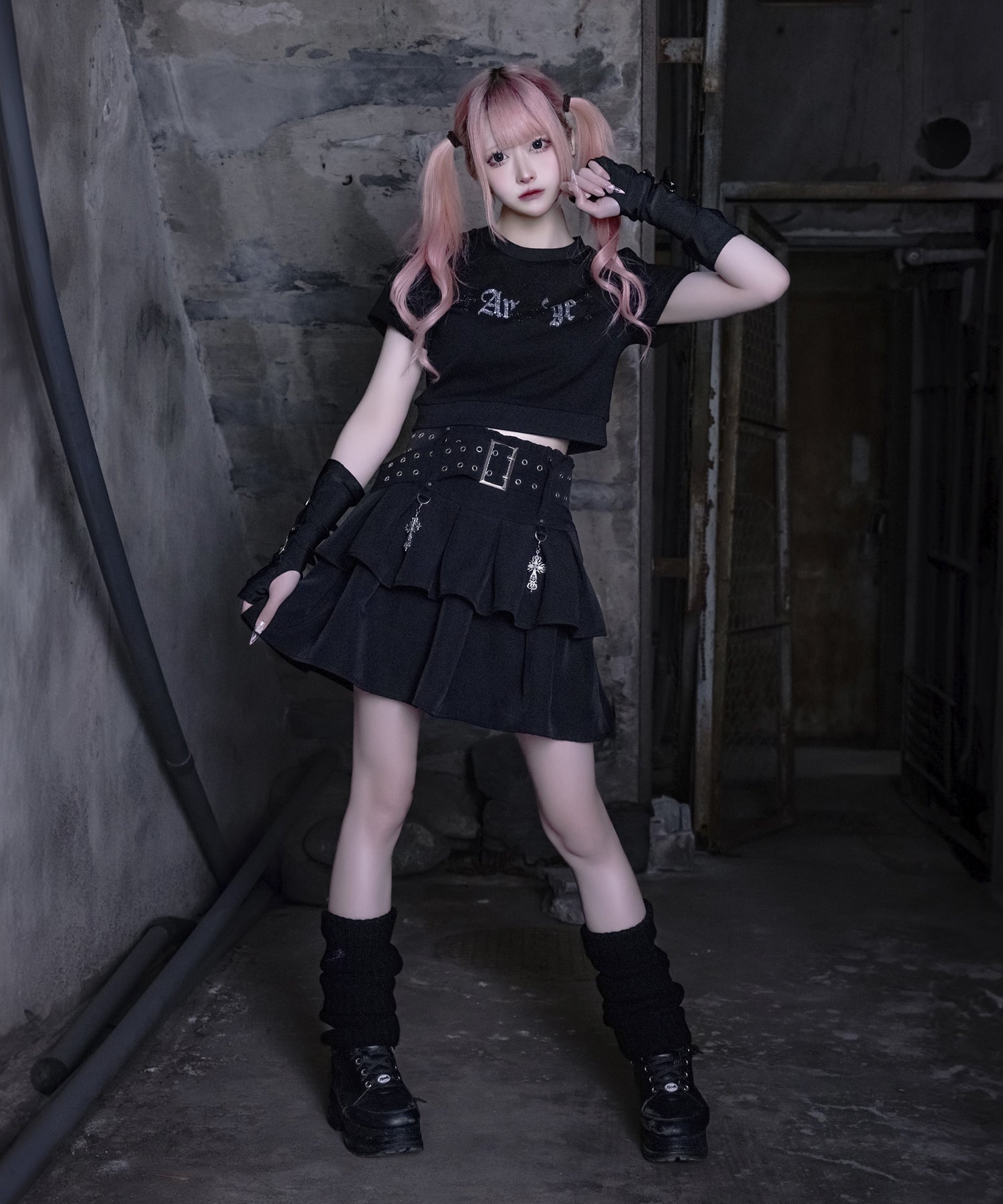 ハートロゴ刺繍入りベルト付きアームウォーマー