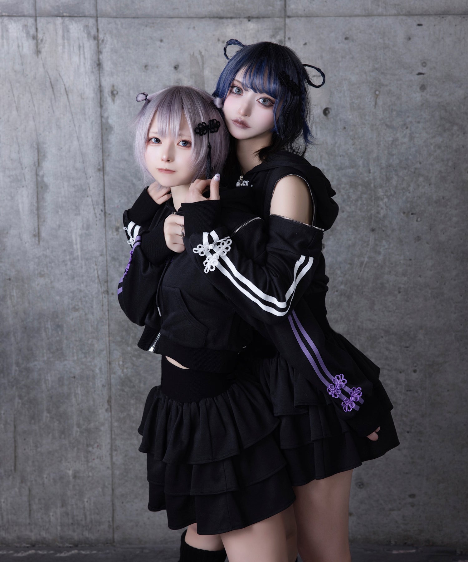 チャイナボタン付きパーカー+フリルスカート