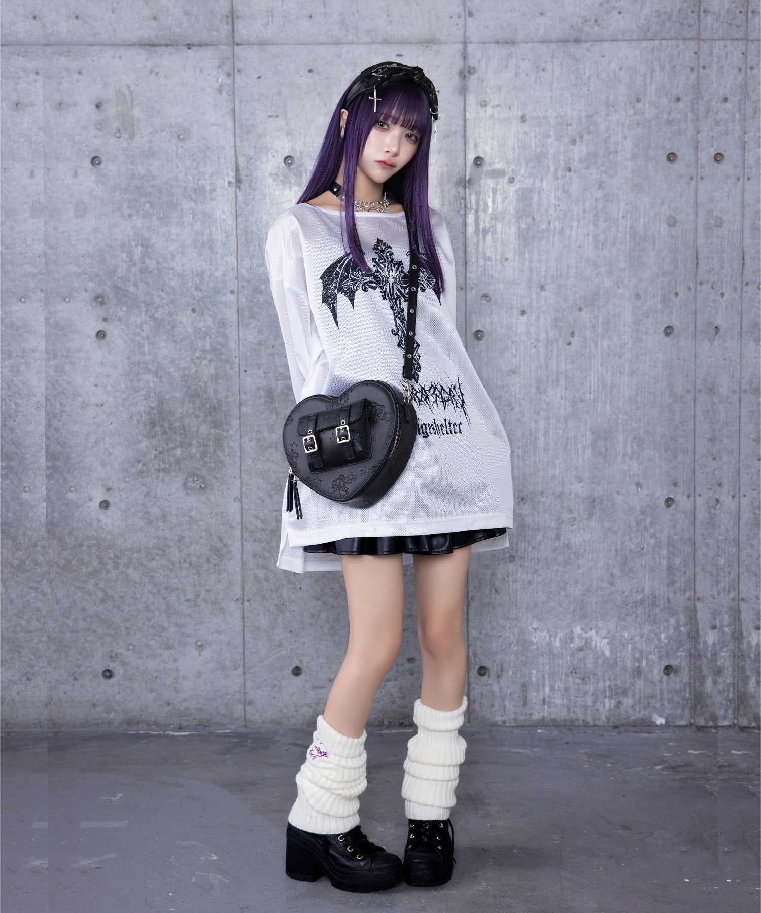 くま総柄型押しハートショルダーバッグ