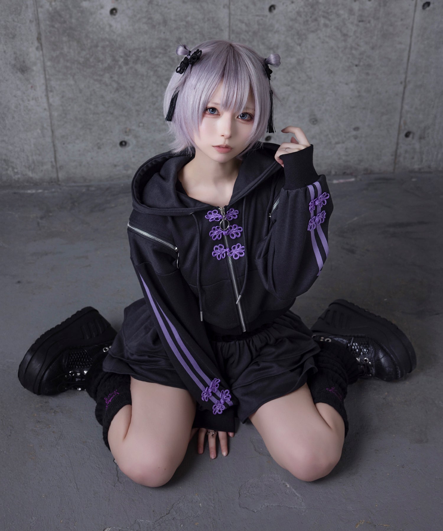 チャイナボタン付きパーカー+フリルスカート