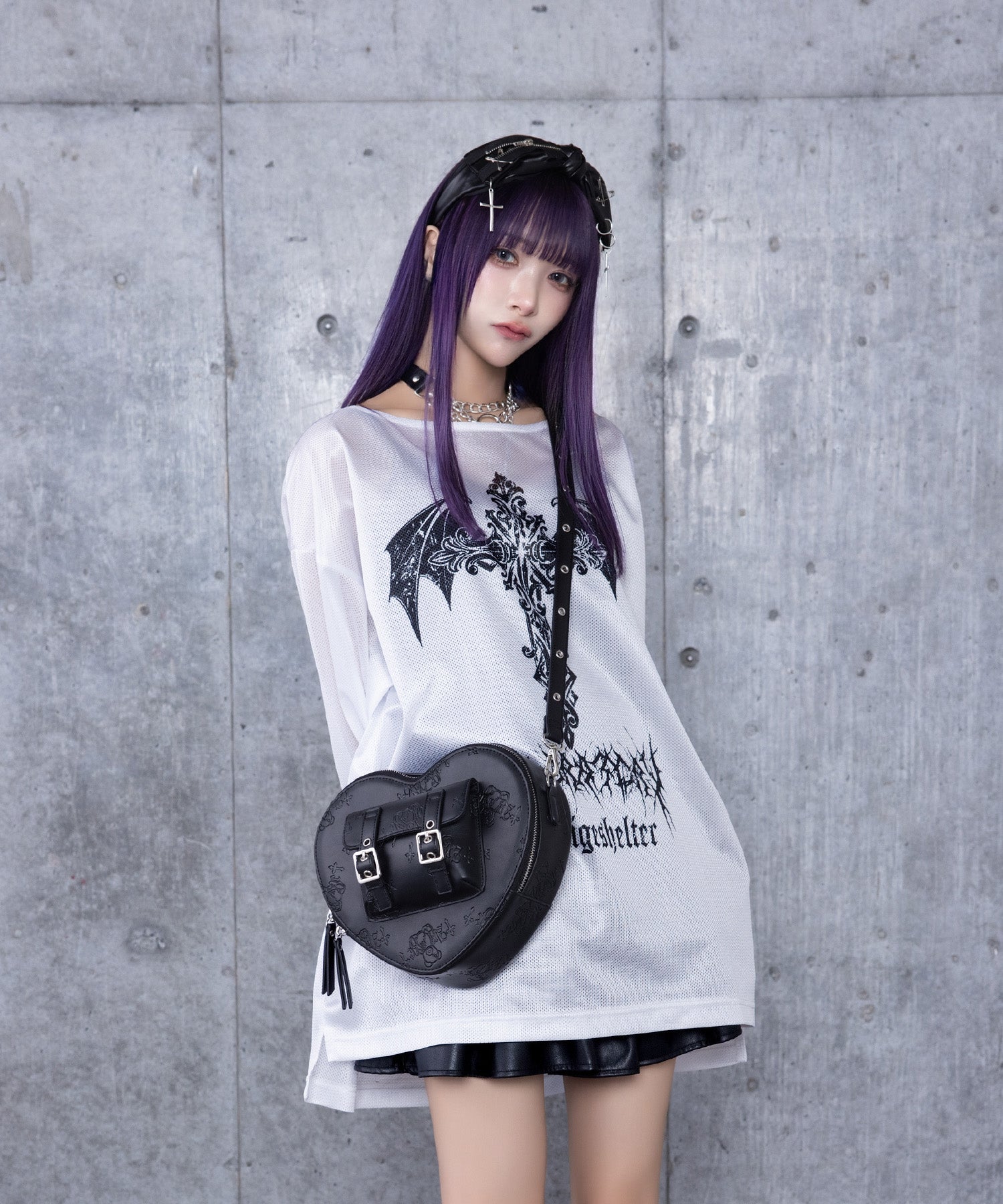 くま総柄型押しハートショルダーバッグ