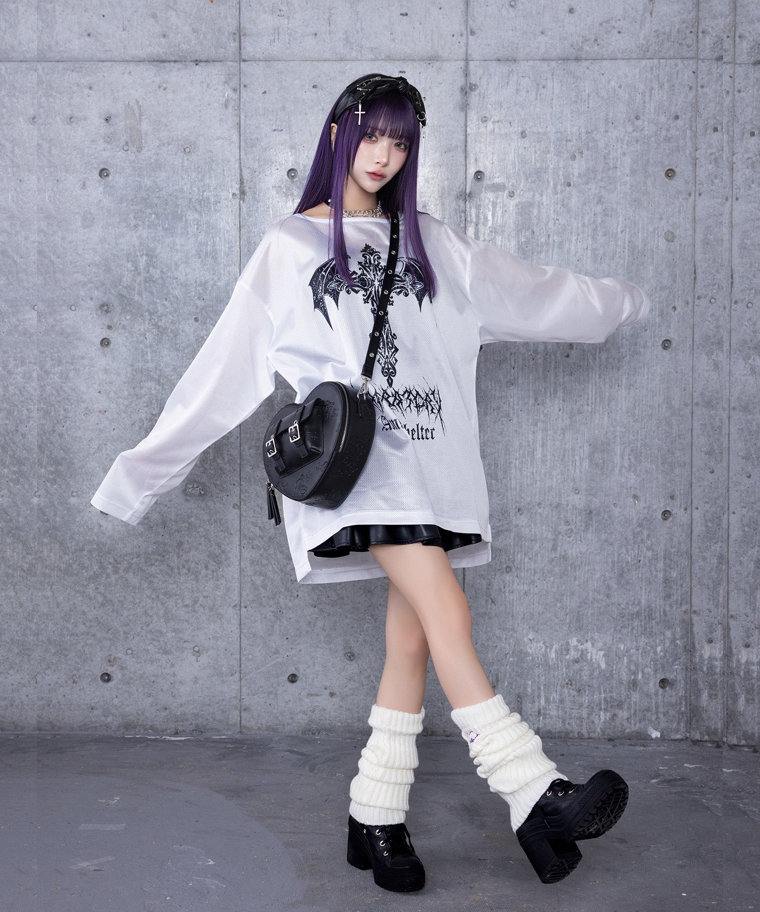 くま総柄型押しハートショルダーバッグ