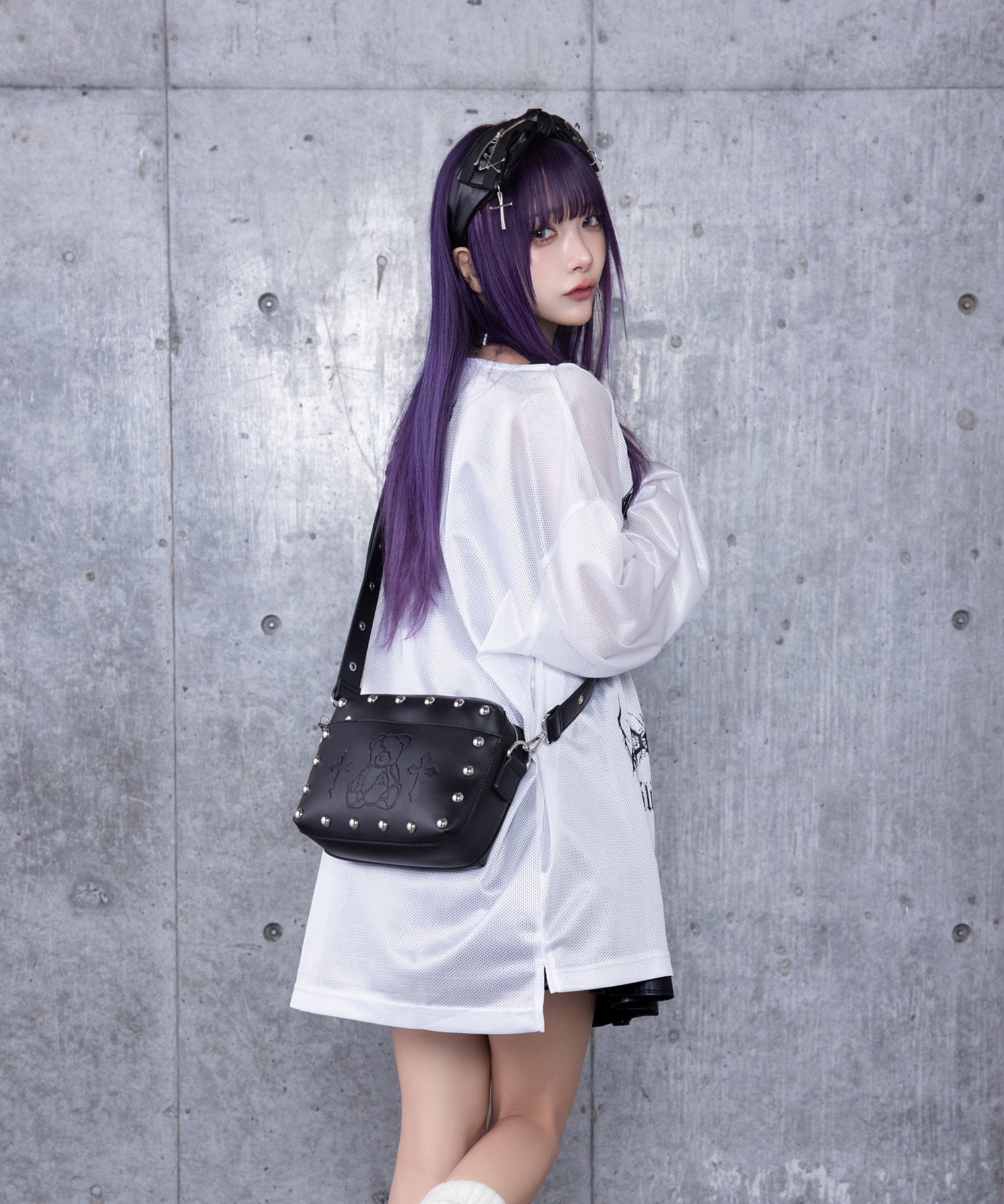 DARK ANGEL BEAR型押しスタッズショルダーバッグ