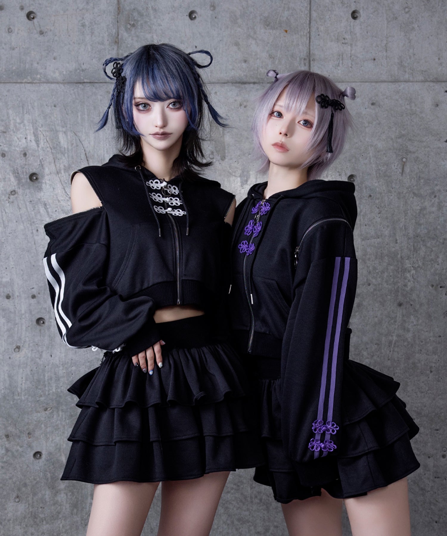 チャイナボタン付きパーカー+フリルスカート