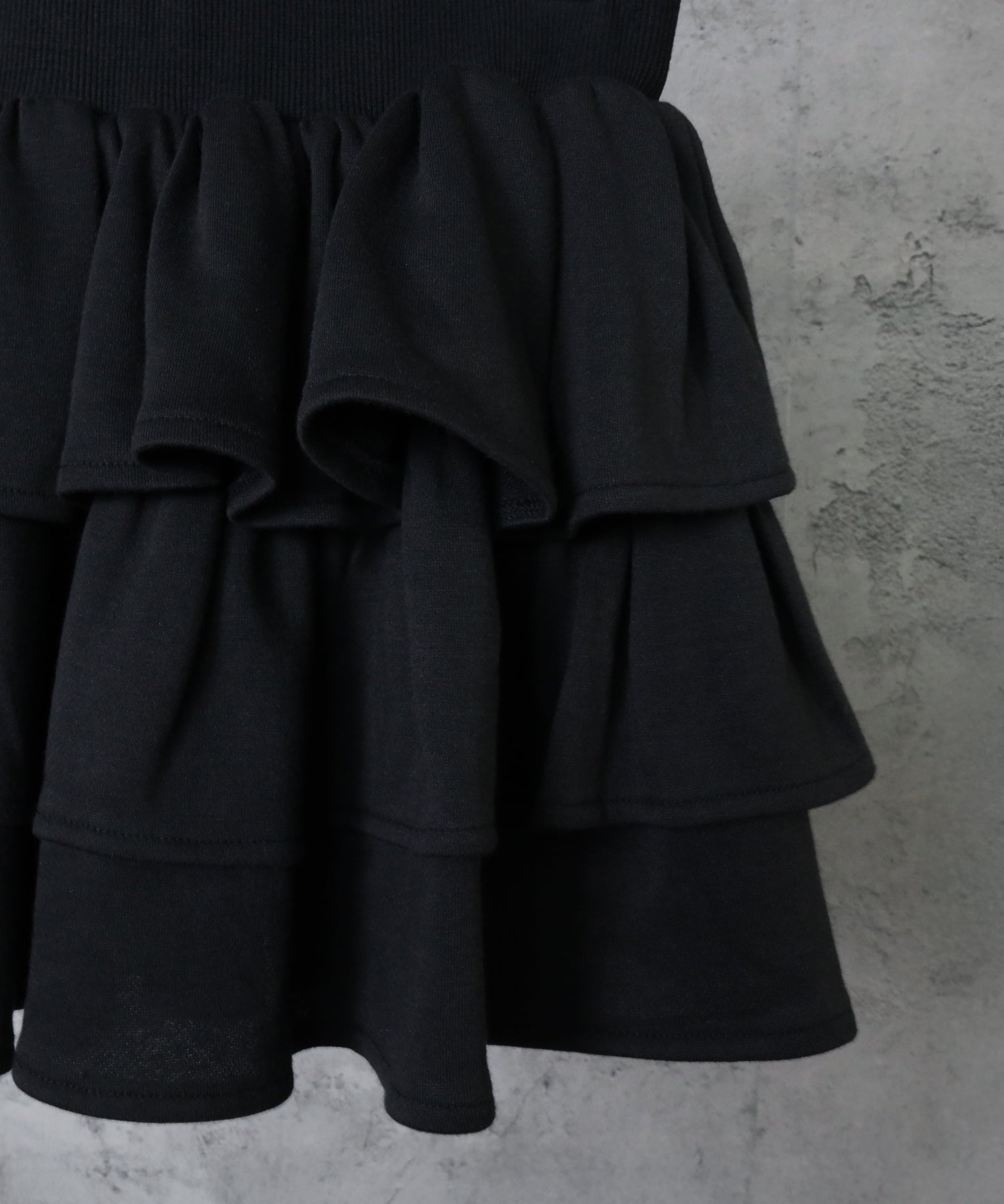 チャイナボタン付きパーカー+フリルスカート