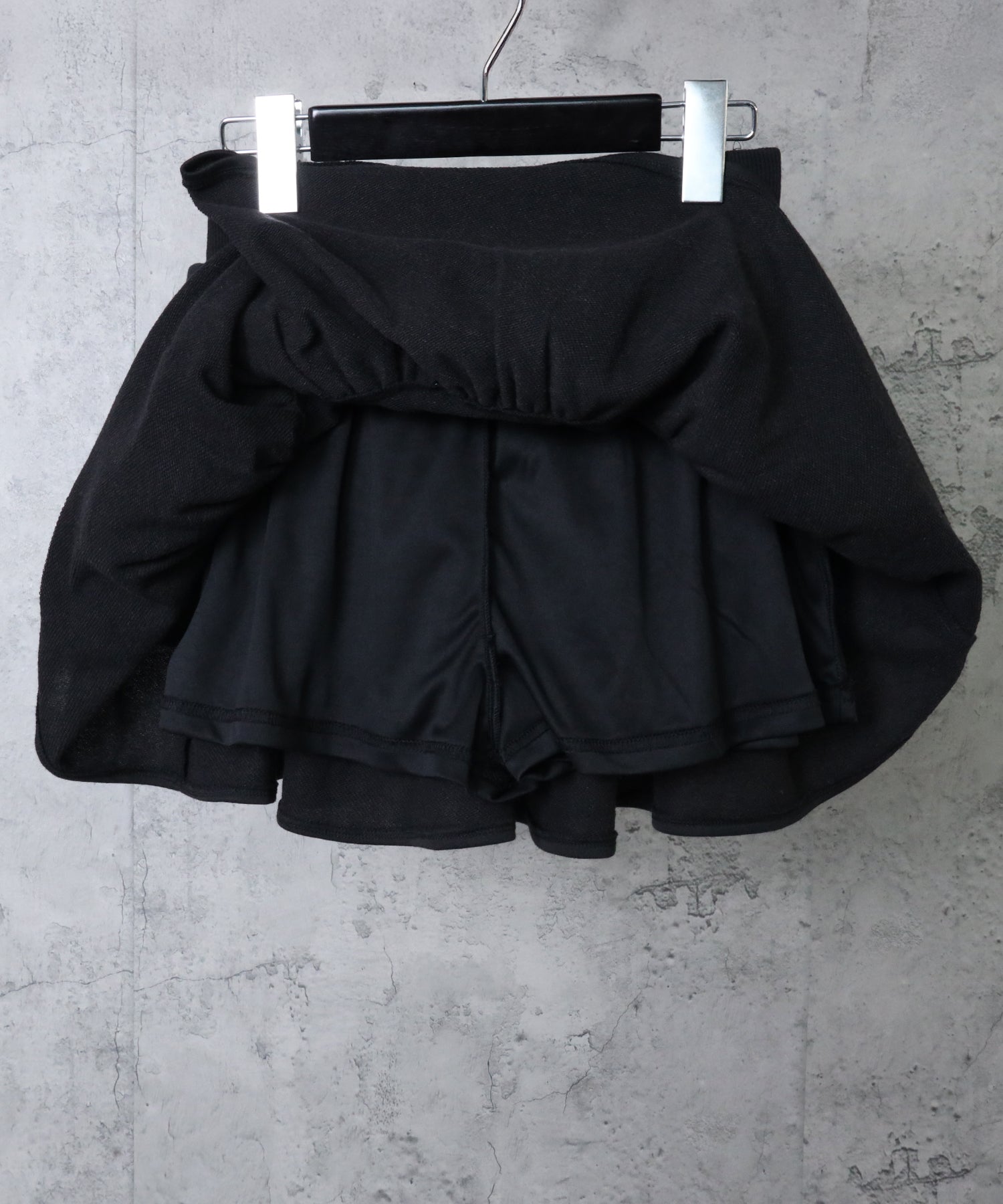 チャイナボタン付きパーカー+フリルスカート