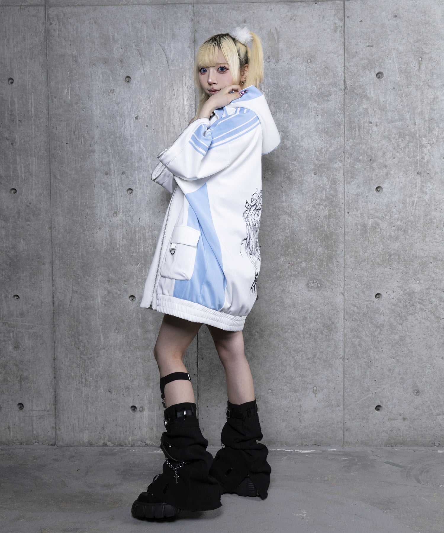 ハトメベルト付きライン入りZIPトップス