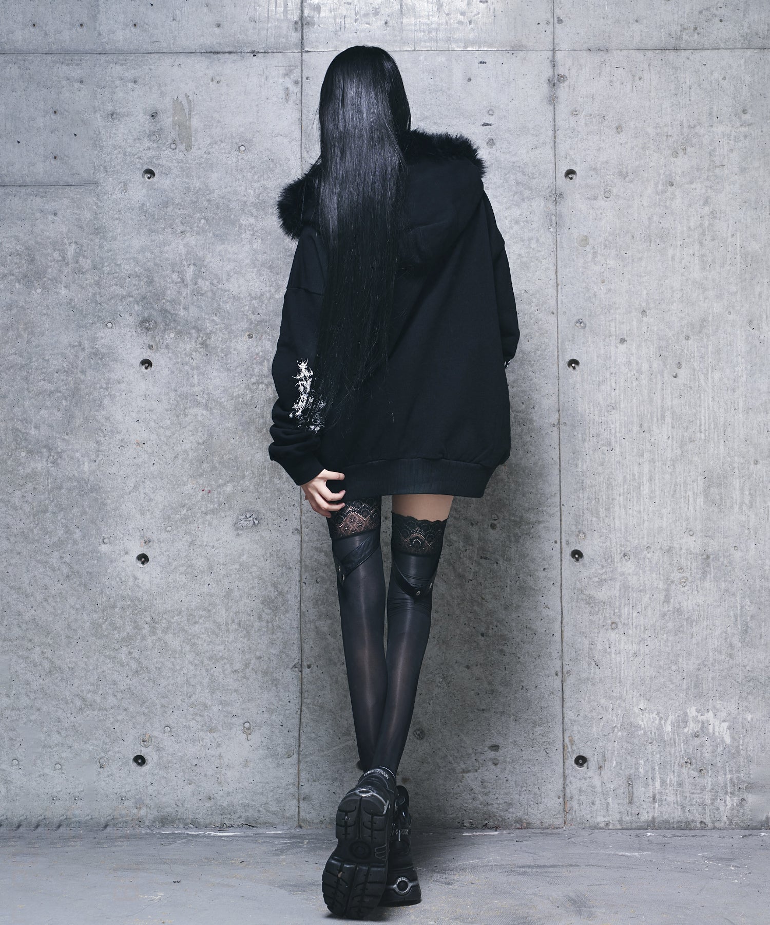 ファー付きAmiligeラインストーンZIPパーカー