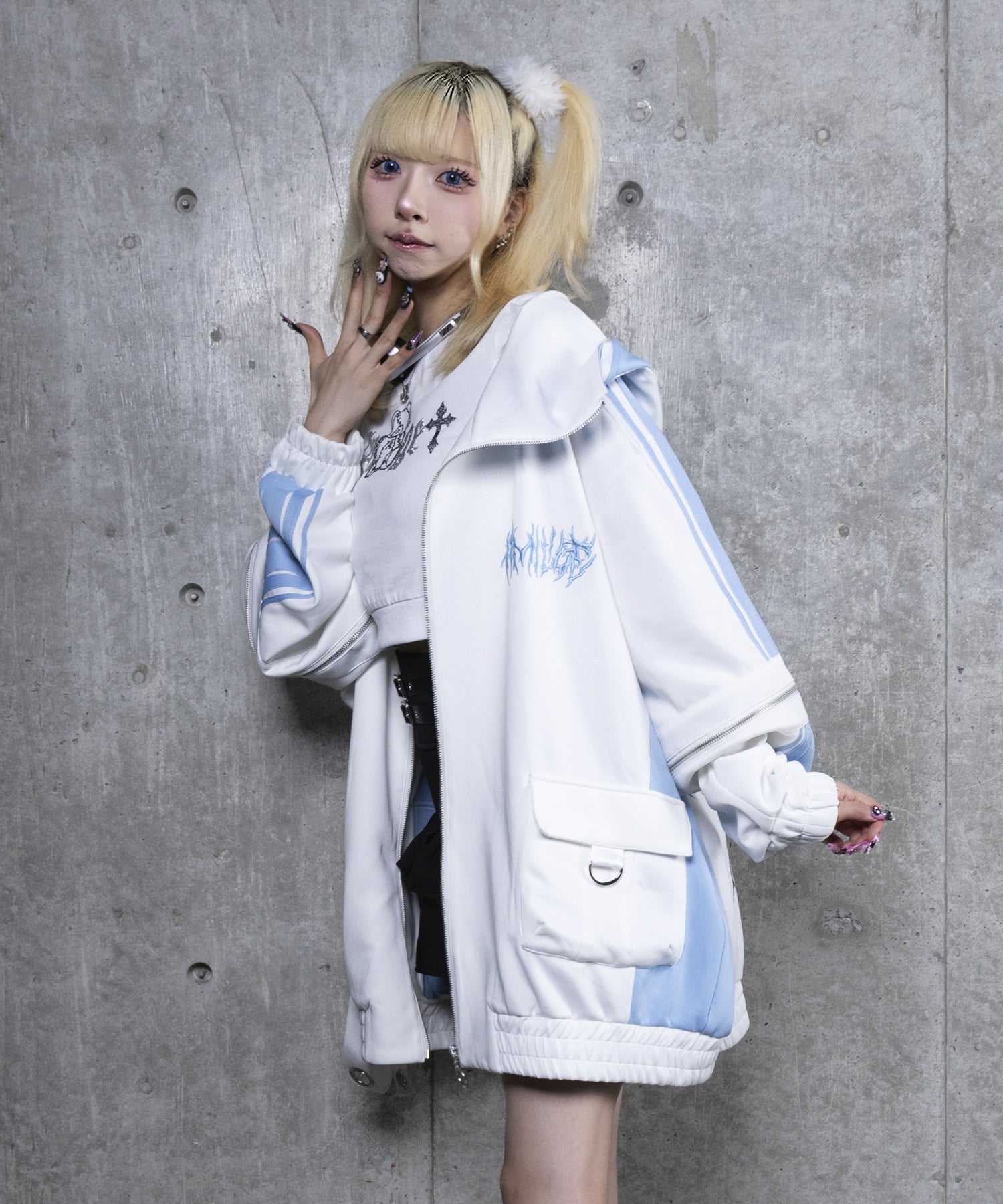 ハトメベルト付きライン入りZIPトップス