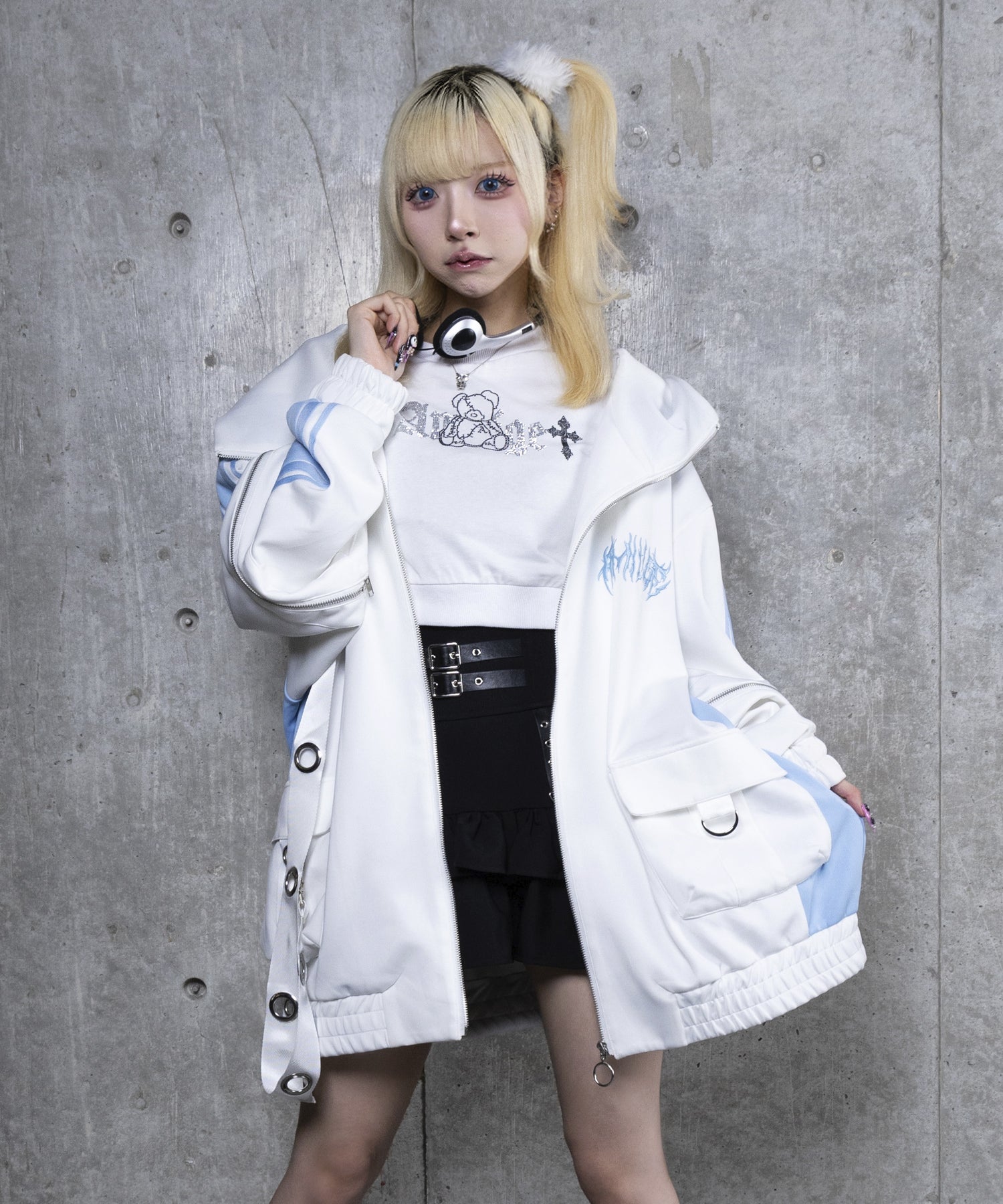 ハトメベルト付きライン入りZIPトップス