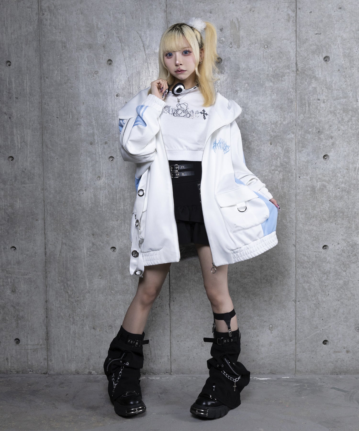 ハトメベルト付きライン入りZIPトップス