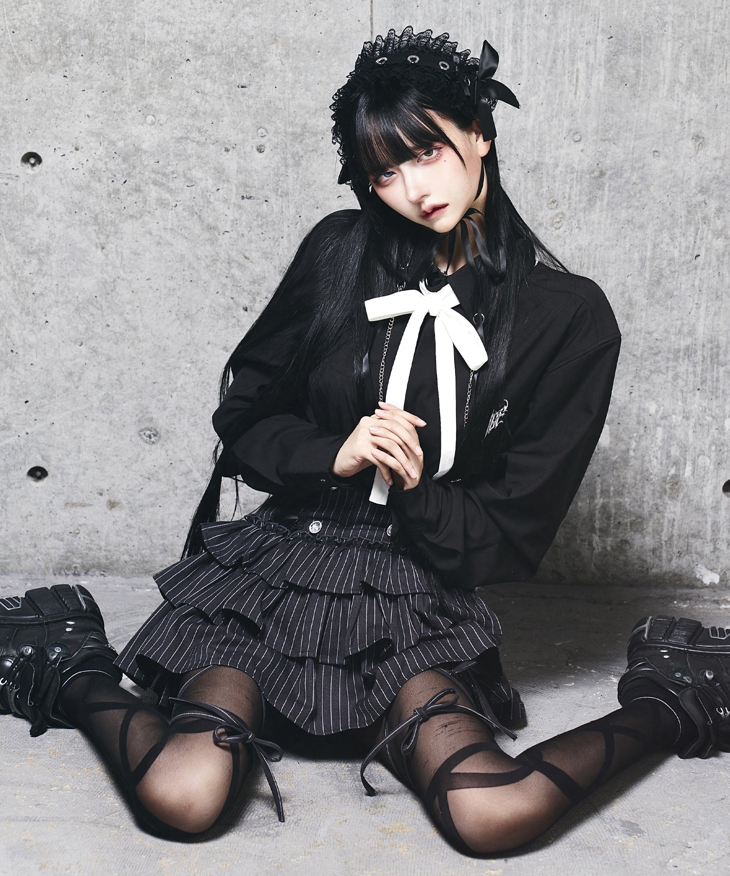 ハイウエストエンブレムボタン付きフリルパンツ