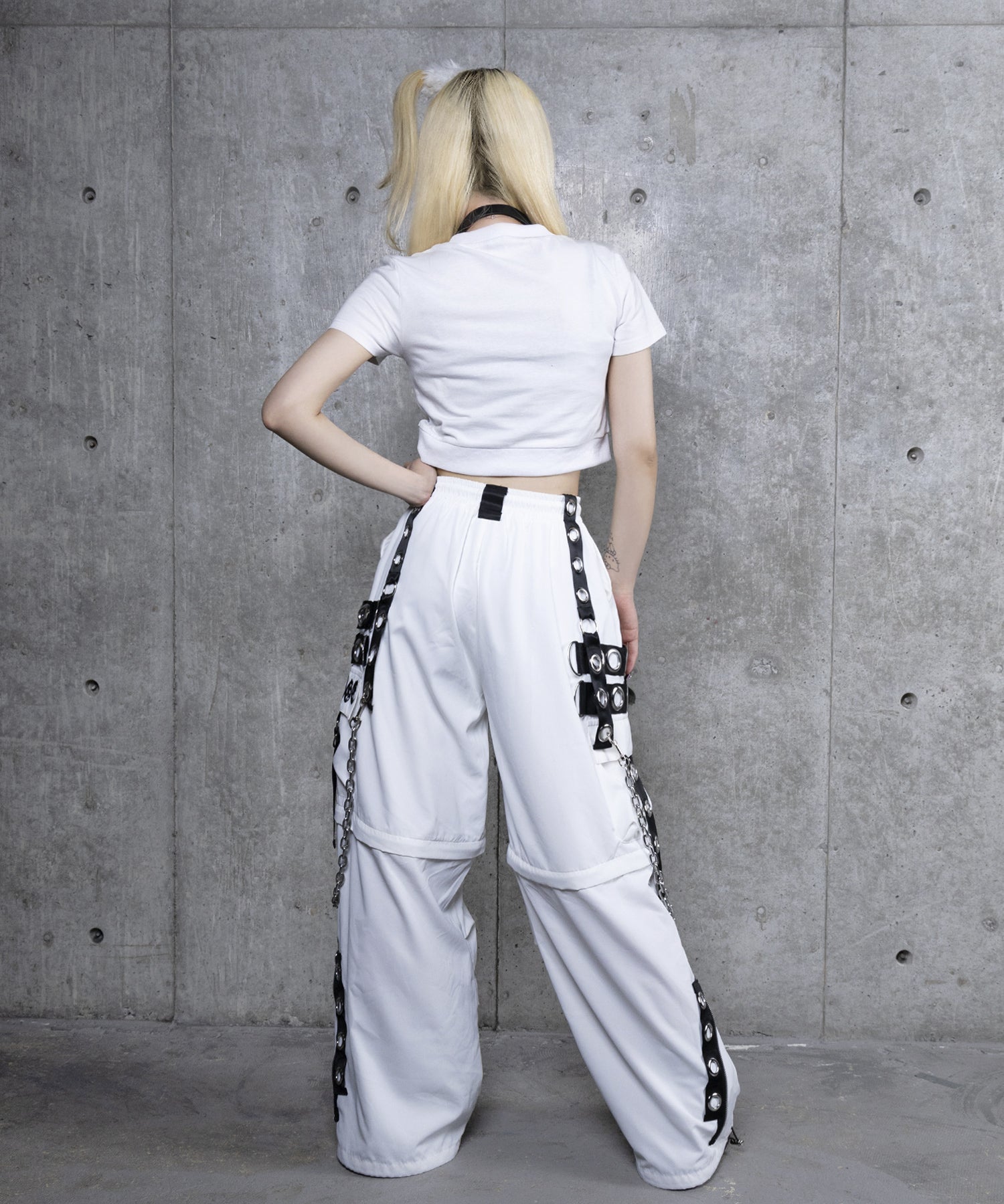 チェーンサスペンダー付きナイロンワイドパンツ