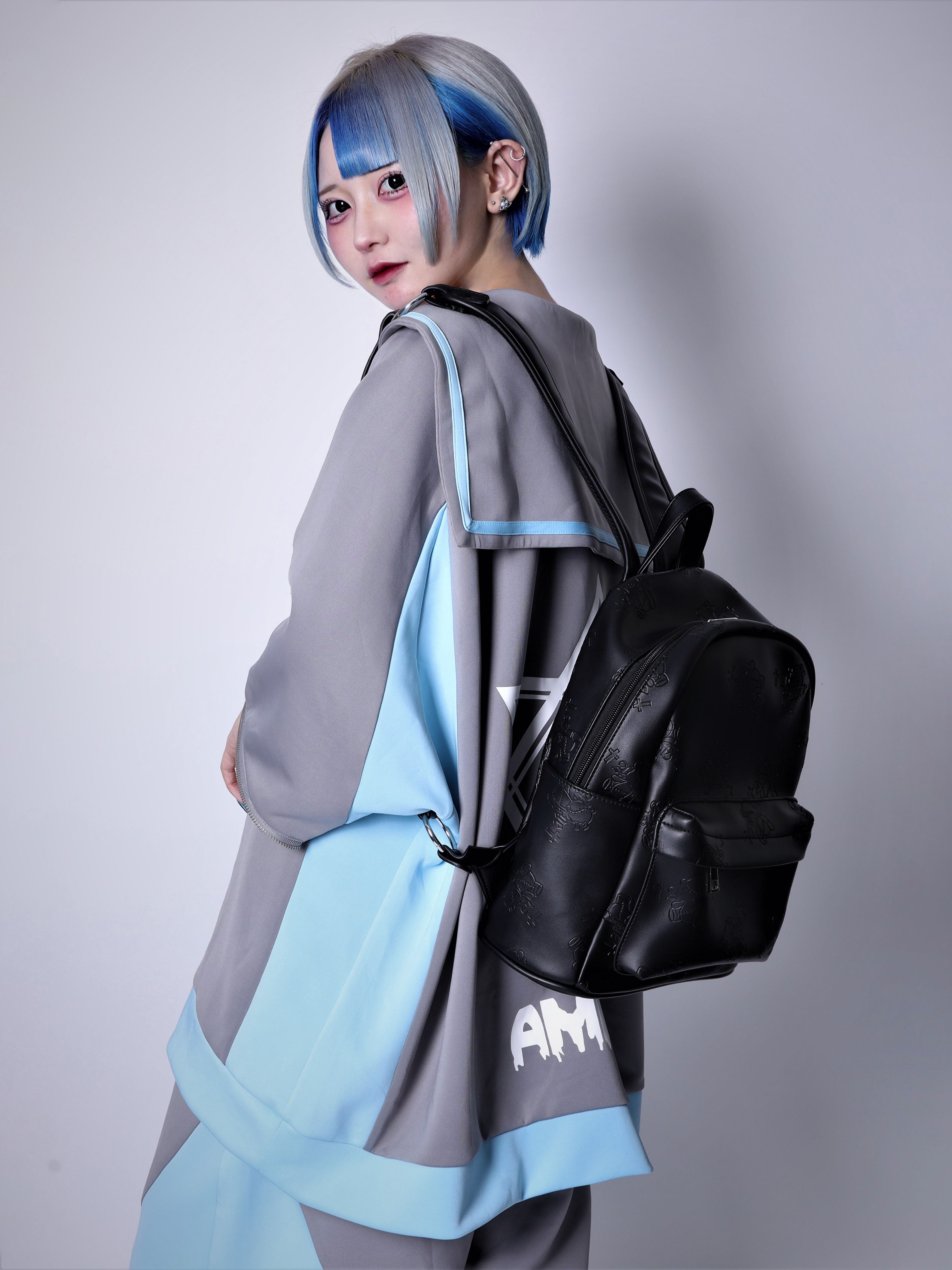 くぎベア型押し総柄リュック