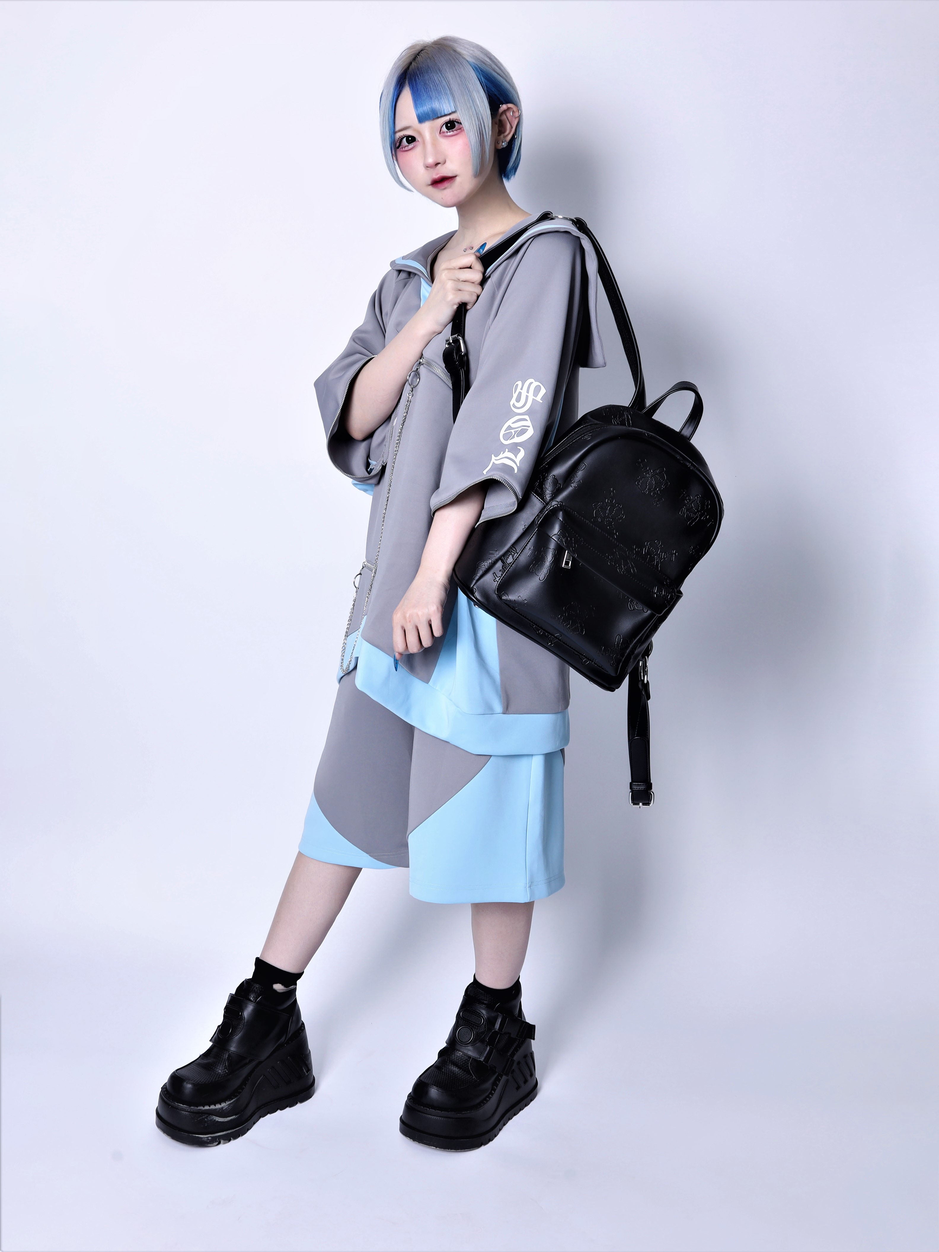 くぎベア型押し総柄リュック