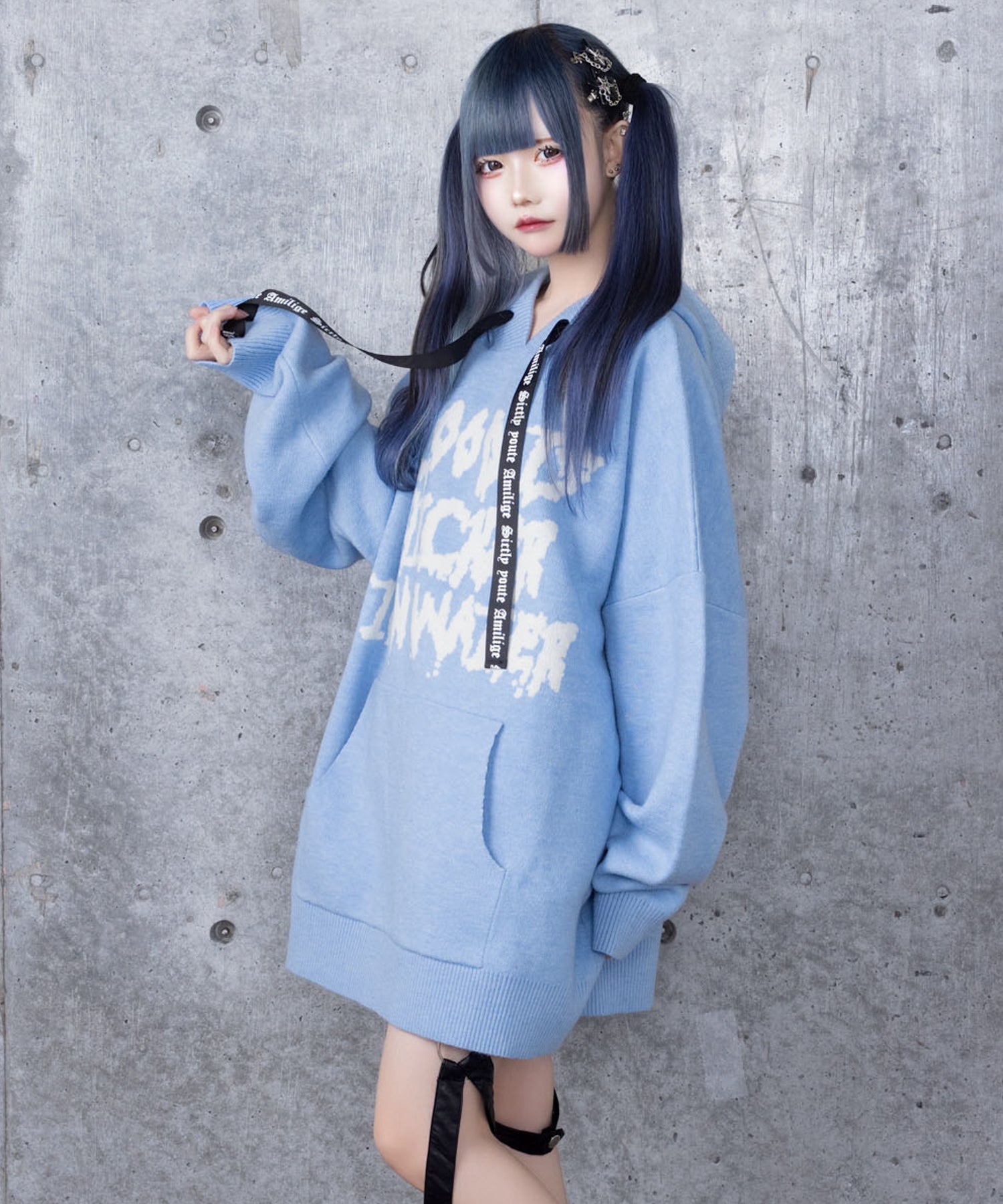 BLOOD IS THICKER THAN WATERパーカーニット