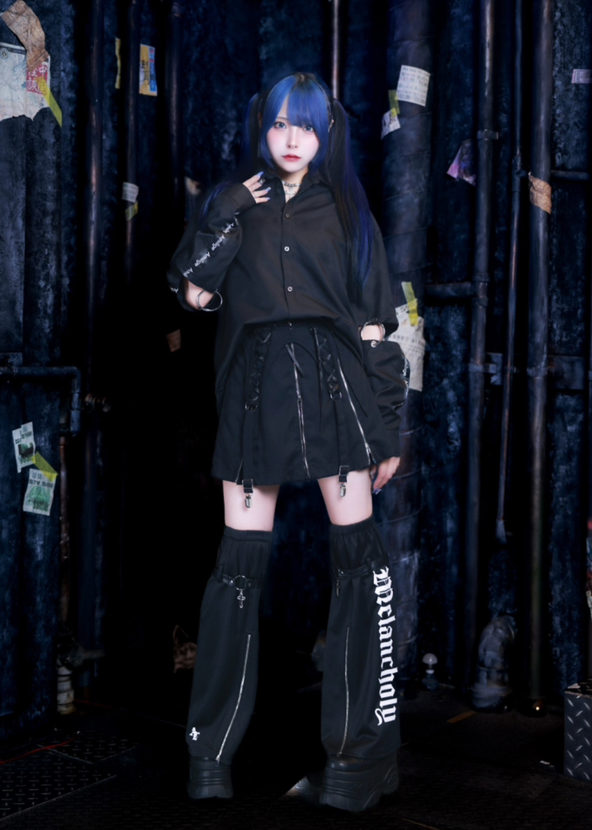 PUTUMAYO サスペンダー付きプリーツスカート ストライプ ブラック ガータベルトサスペンダー付きZIPプリーツスカート– A AM STUDIO