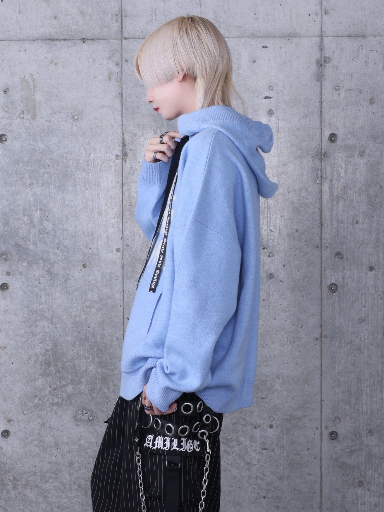 BLOOD IS THICKER THAN WATERパーカーニット