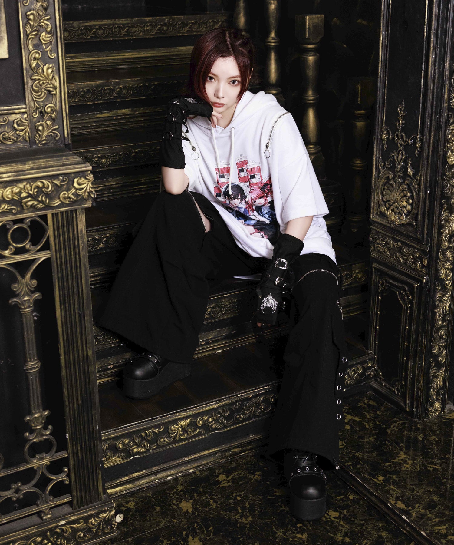 ハートロゴ刺繍入りベルト付きアームウォーマー